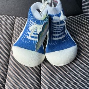 NWT NEW Blue Attipas Barefoot NWT Toddler Shoes SIZE L, age 18-24 months, Sz 5.5